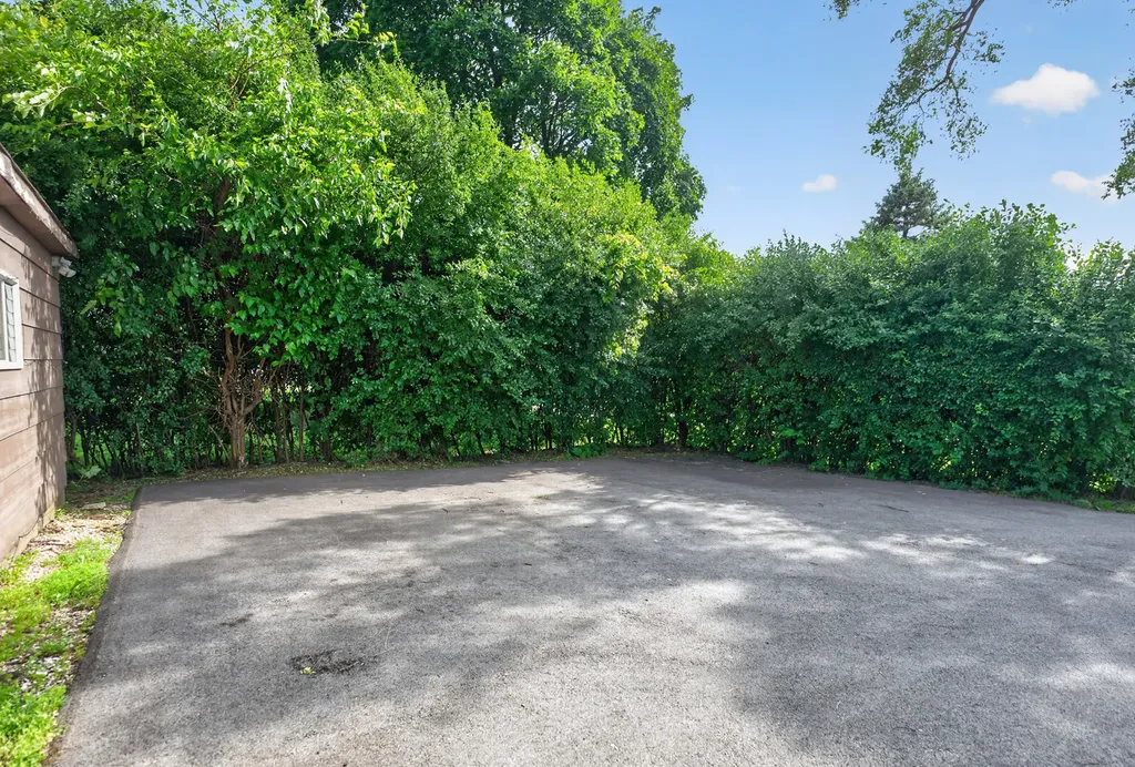 725 7TH Avenue Addison IL 60101