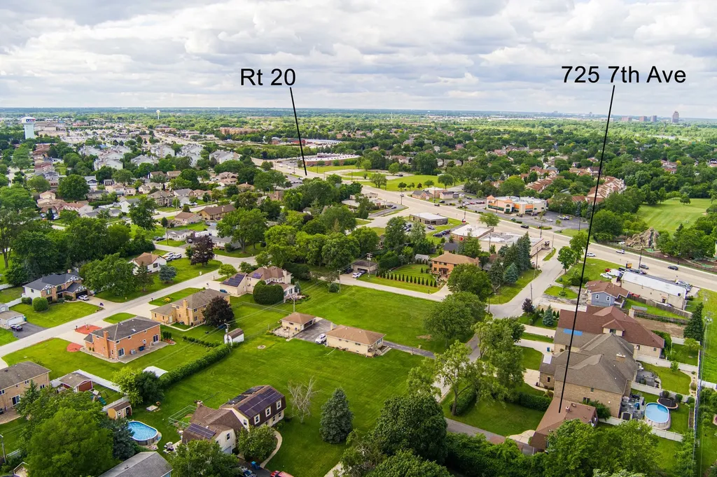 725 7TH Avenue Addison IL 60101