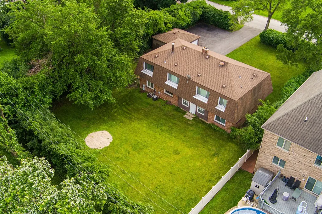 725 7TH Avenue Addison IL 60101