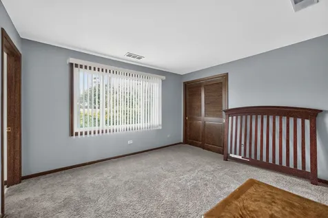 725 7TH Avenue Addison IL 60101