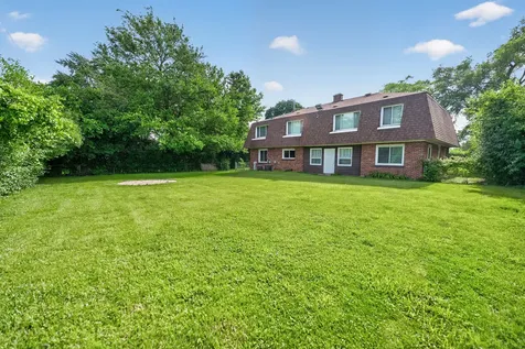 725 7TH Avenue Addison IL 60101