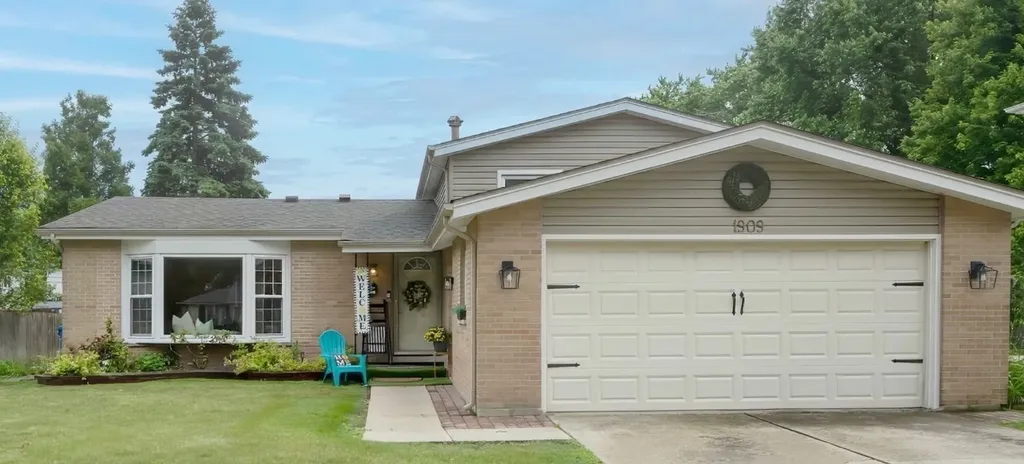 1909 East Maya Lane Mount Prospect IL 60056