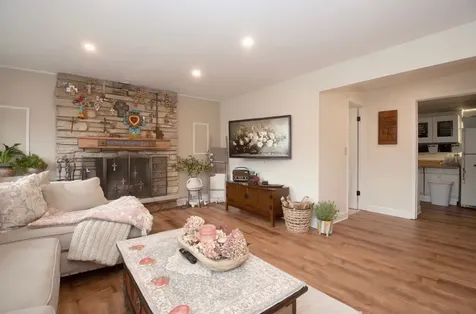 1909 East Maya Lane Mount Prospect IL 60056
