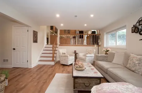 1909 East Maya Lane Mount Prospect IL 60056
