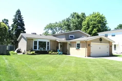 1909 East Maya Lane Mount Prospect IL 60056