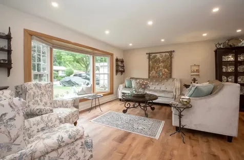 1909 East Maya Lane Mount Prospect IL 60056