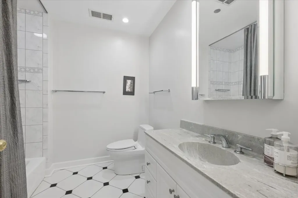 2100 North Racine Avenue Chicago IL 60614