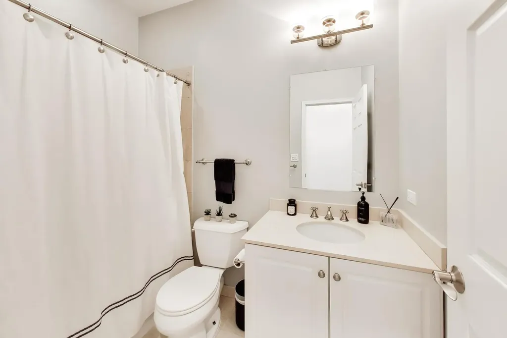 628 West Wrightwood Avenue Chicago IL 60614