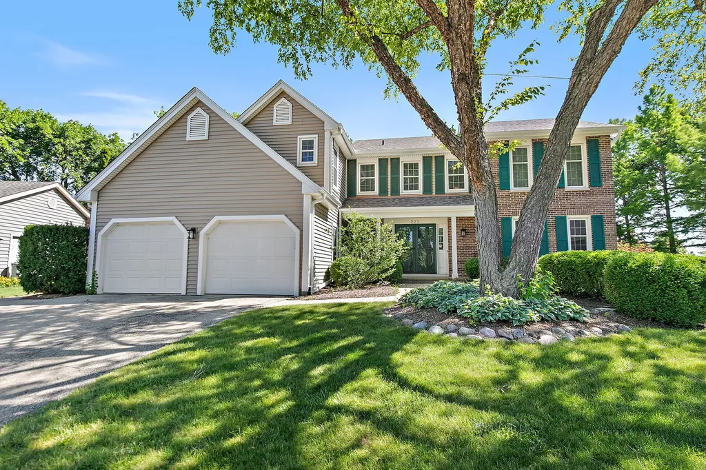 221 Hillwick Lane Schaumburg IL 60193