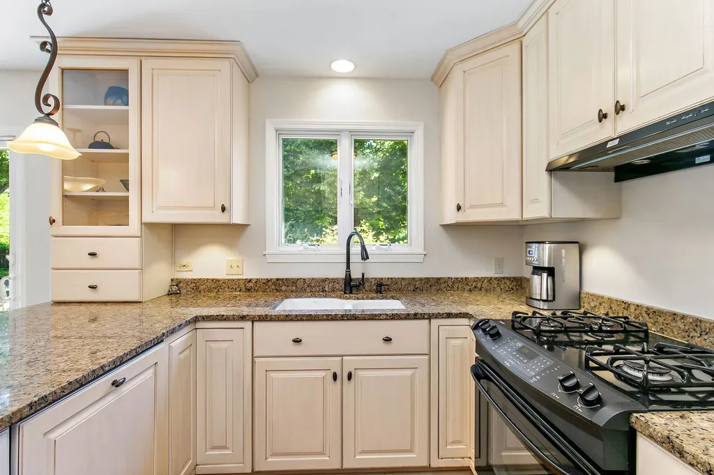 221 Hillwick Lane Schaumburg IL 60193