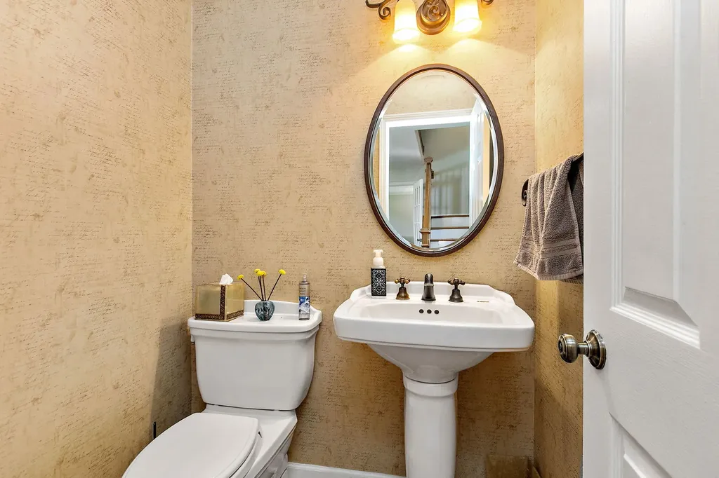 221 Hillwick Lane Schaumburg IL 60193