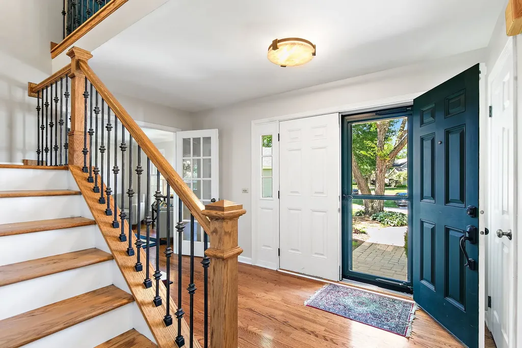 221 Hillwick Lane Schaumburg IL 60193