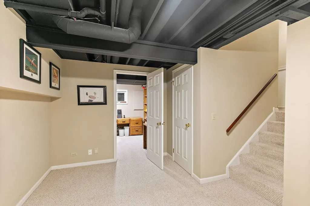221 Hillwick Lane Schaumburg IL 60193