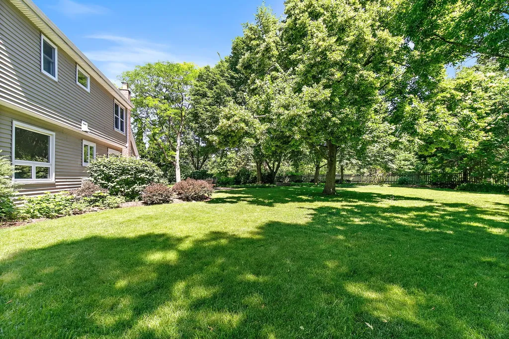 221 Hillwick Lane Schaumburg IL 60193