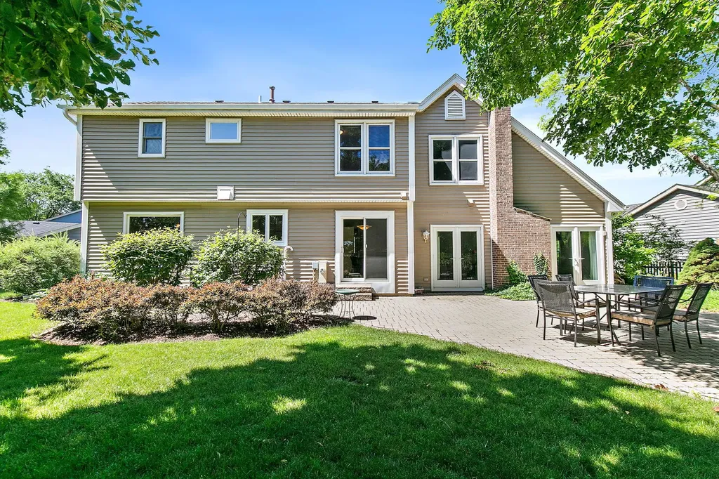 221 Hillwick Lane Schaumburg IL 60193
