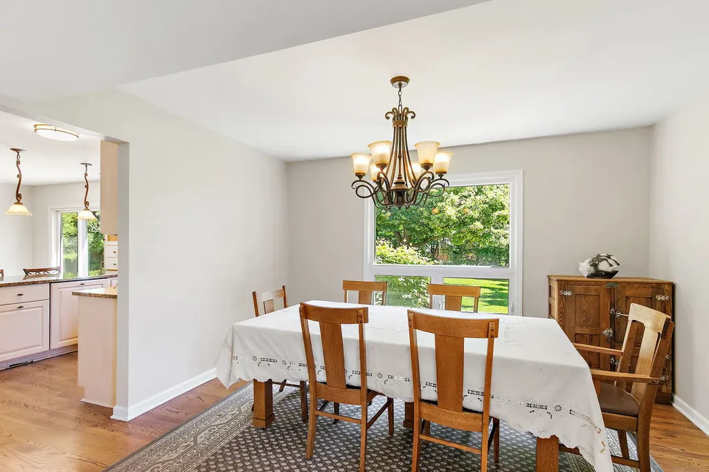 221 Hillwick Lane Schaumburg IL 60193