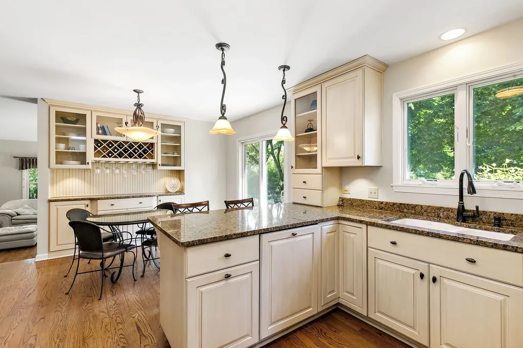 221 Hillwick Lane Schaumburg IL 60193