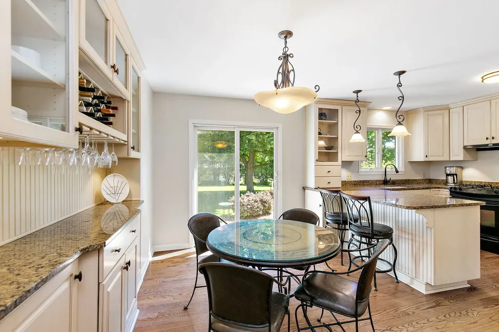 221 Hillwick Lane Schaumburg IL 60193
