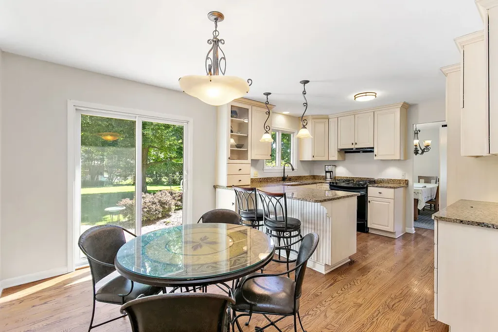 221 Hillwick Lane Schaumburg IL 60193
