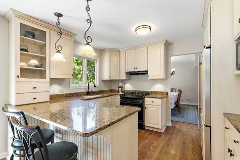 221 Hillwick Lane Schaumburg IL 60193