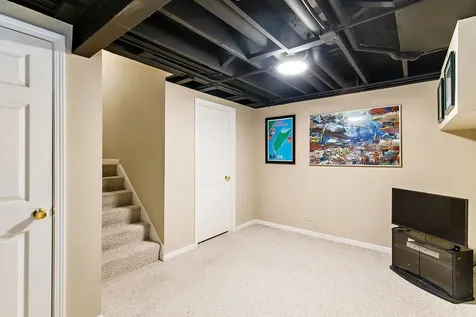 221 Hillwick Lane Schaumburg IL 60193