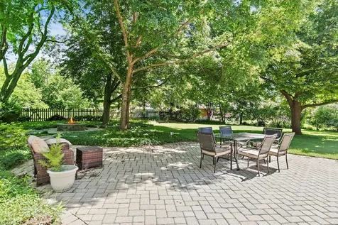 221 Hillwick Lane Schaumburg IL 60193