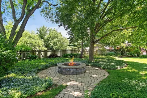 221 Hillwick Lane Schaumburg IL 60193