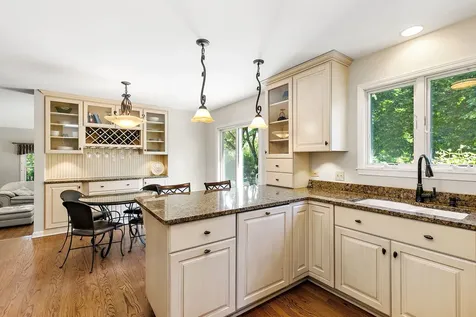 221 Hillwick Lane Schaumburg IL 60193