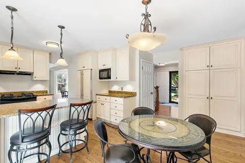 221 Hillwick Lane Schaumburg IL 60193