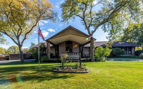 380 Ventura Club Drive Roselle IL 60172