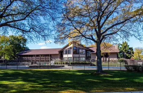 380 Ventura Club Drive Roselle IL 60172