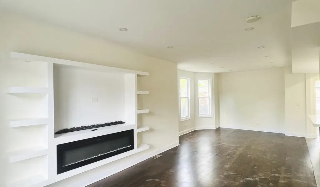 4107 West Addison Street Chicago IL 60641