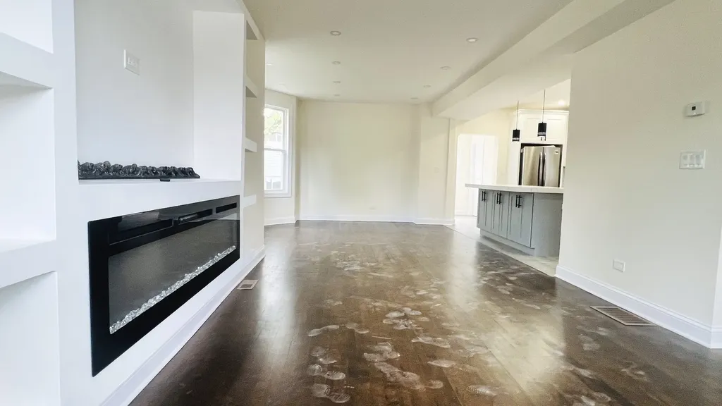 4107 West Addison Street Chicago IL 60641