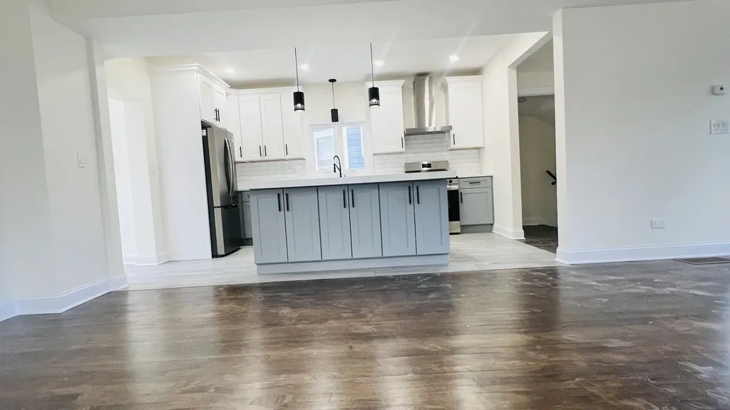 4107 West Addison Street Chicago IL 60641