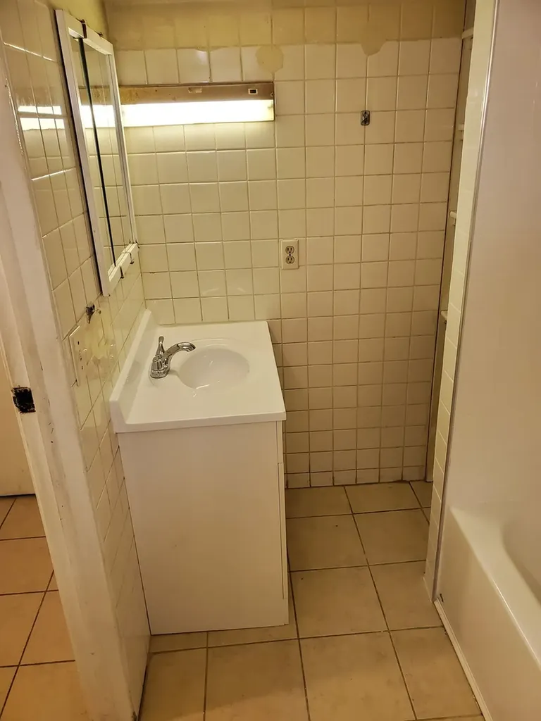 2911 North Troy Street Chicago IL 60618