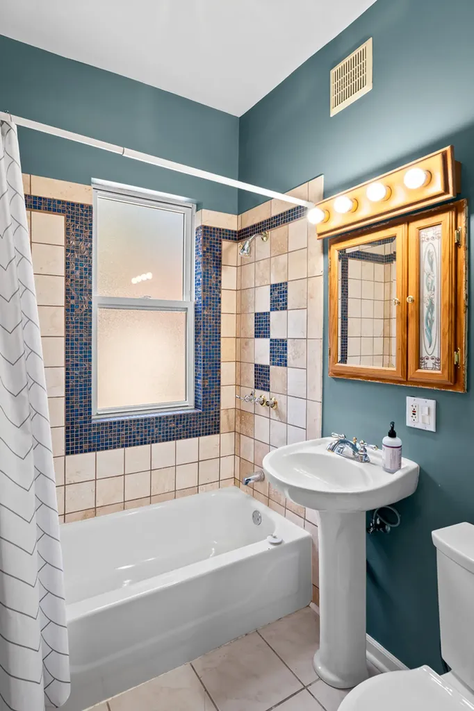 5437 South Hyde Park Boulevard Chicago IL 60615
