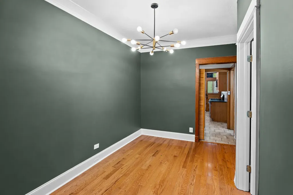 5437 South Hyde Park Boulevard Chicago IL 60615