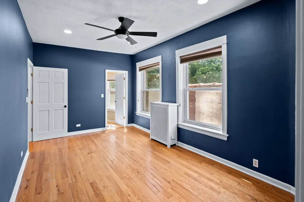 5437 South Hyde Park Boulevard Chicago IL 60615