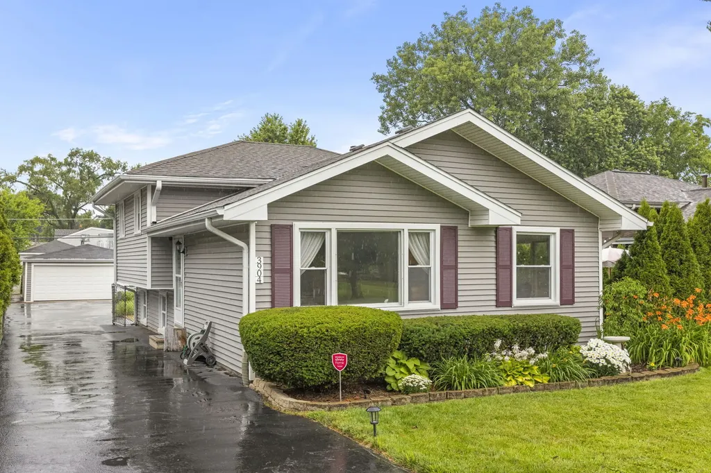 3904 North Adams Street Westmont IL 60559
