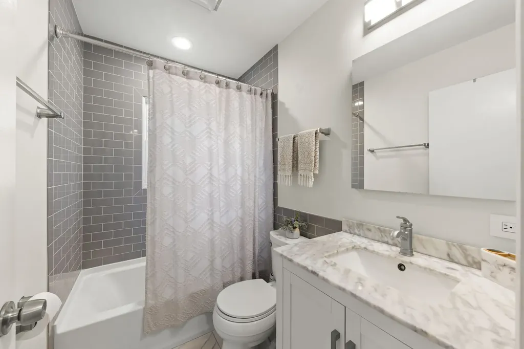 3904 North Adams Street Westmont IL 60559