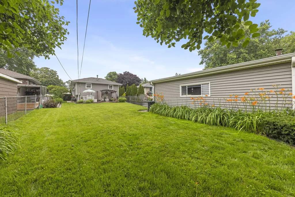 3904 North Adams Street Westmont IL 60559