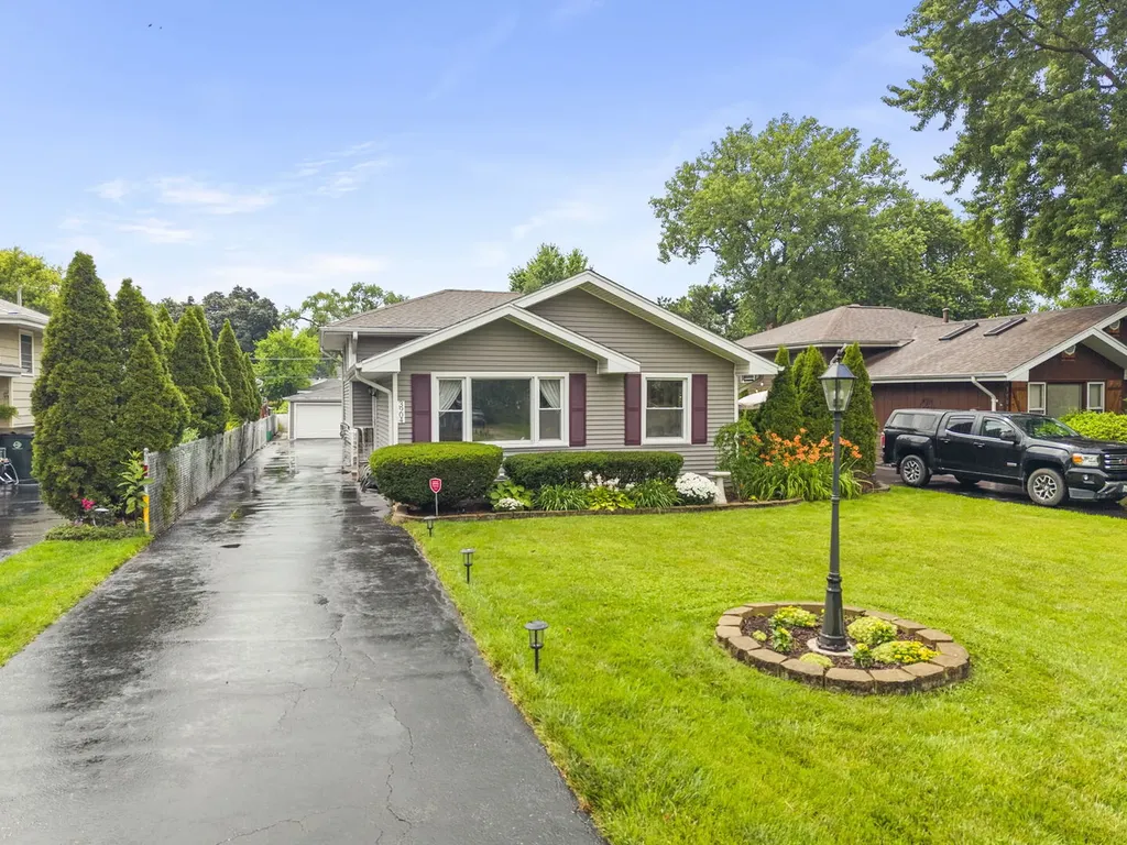3904 North Adams Street Westmont IL 60559