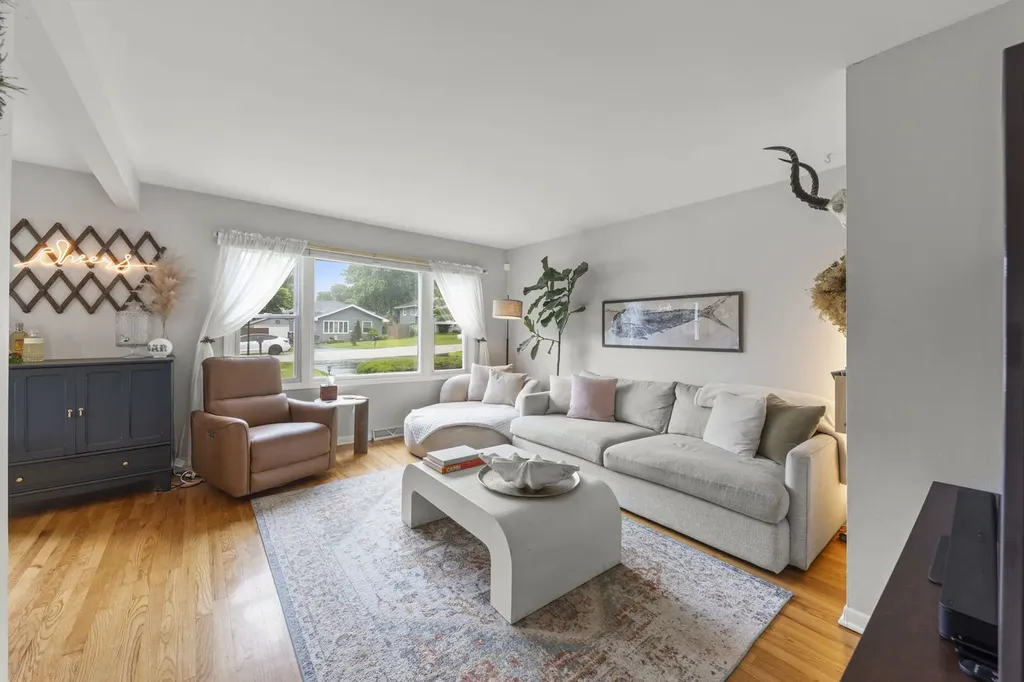 3904 North Adams Street Westmont IL 60559