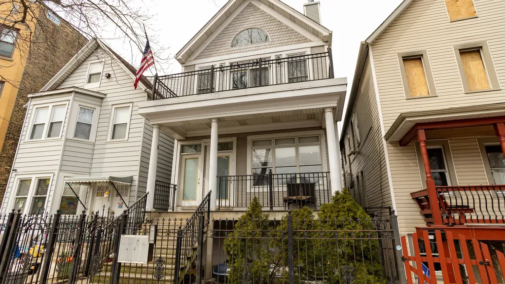 2438 North Washtenaw Avenue Chicago IL 60647