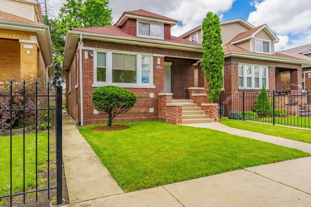 7526 South Honore Street Chicago IL 60620