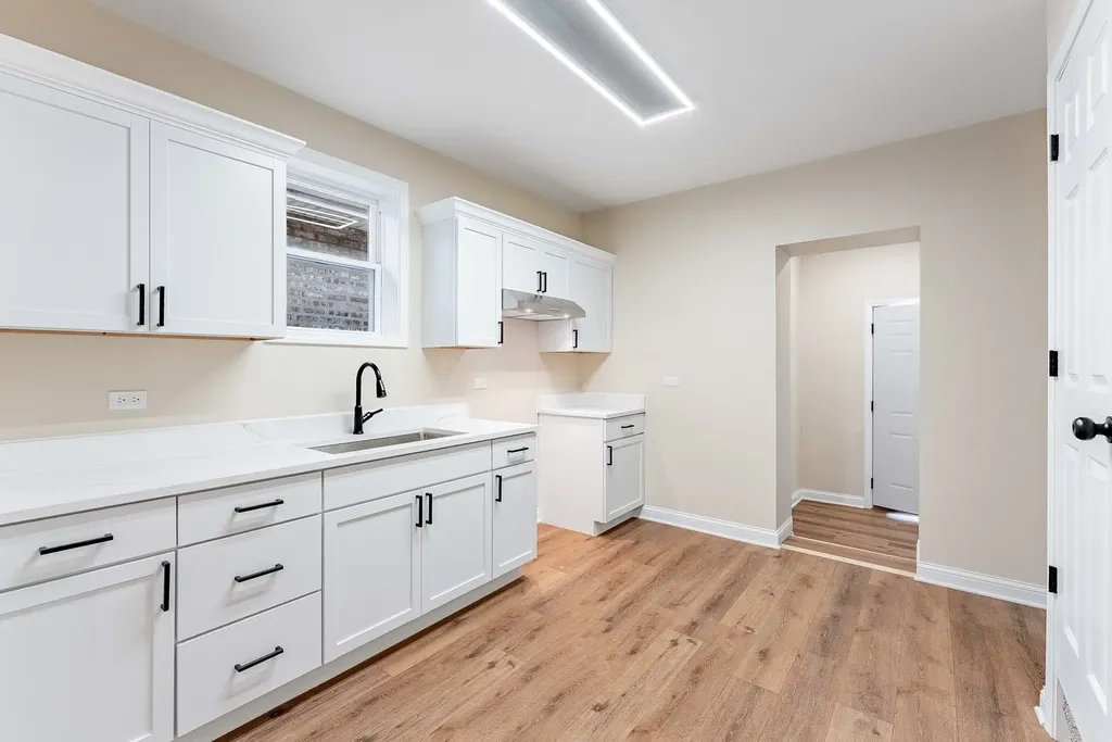 7526 South Honore Street Chicago IL 60620
