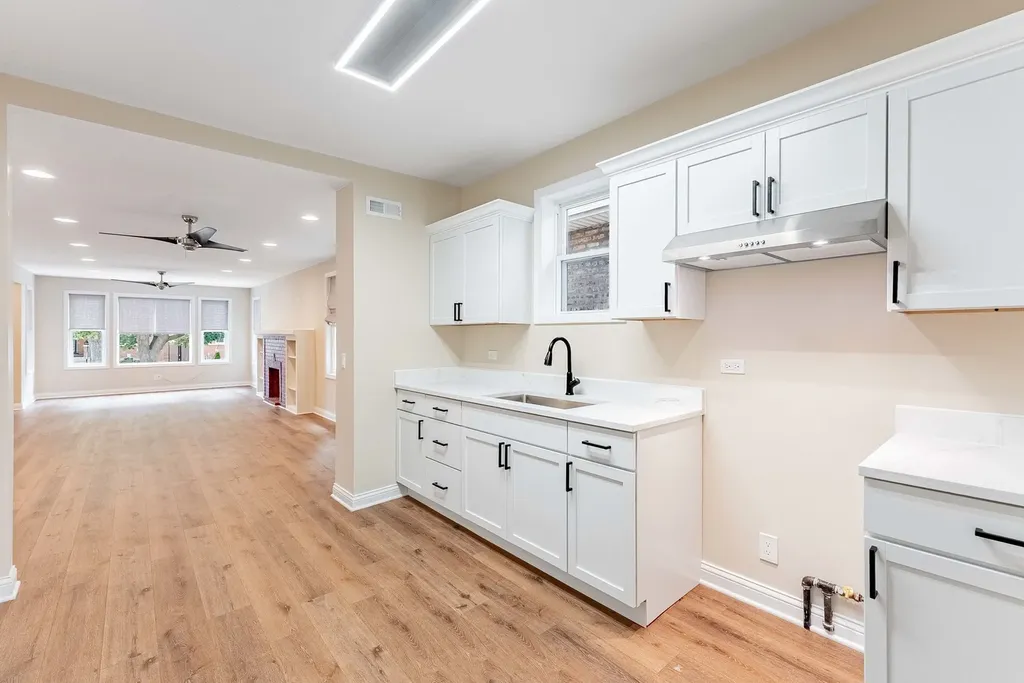 7526 South Honore Street Chicago IL 60620