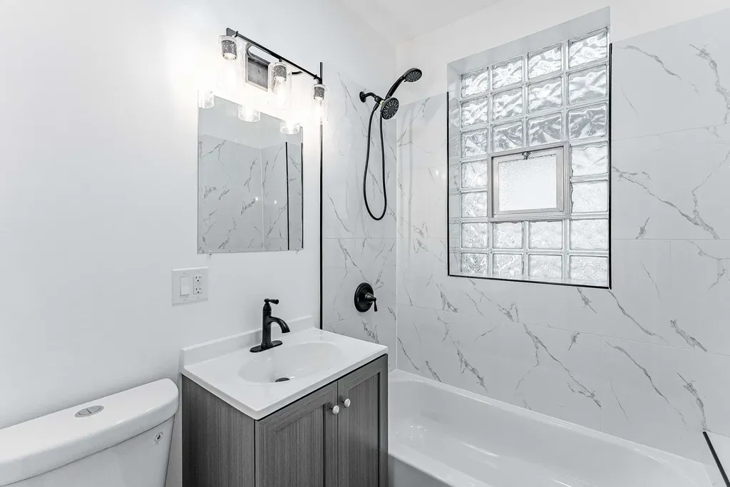 7526 South Honore Street Chicago IL 60620