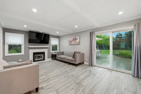 10 Washington Court Streamwood IL 60107