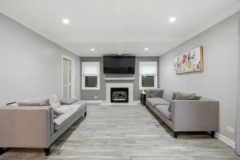10 Washington Court Streamwood IL 60107